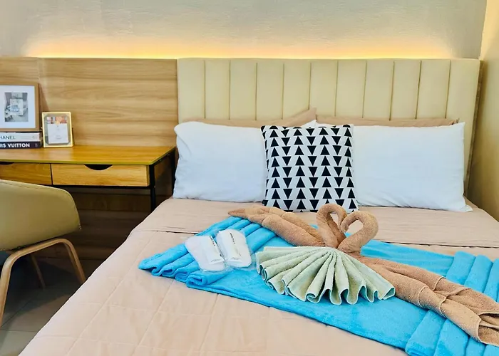 Budget Friendly Staycation Walking Distance To Venice Mall With Netflix And Wifi