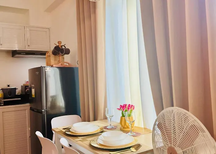 Apartment Budget Friendly Staycation Walking Distance To Venice Mall With Netflix And Wifi Manila
