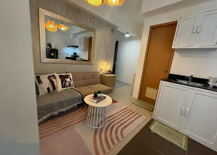 Budget Friendly Staycation Walking Distance To Venice Mall With Netflix And Wifi *